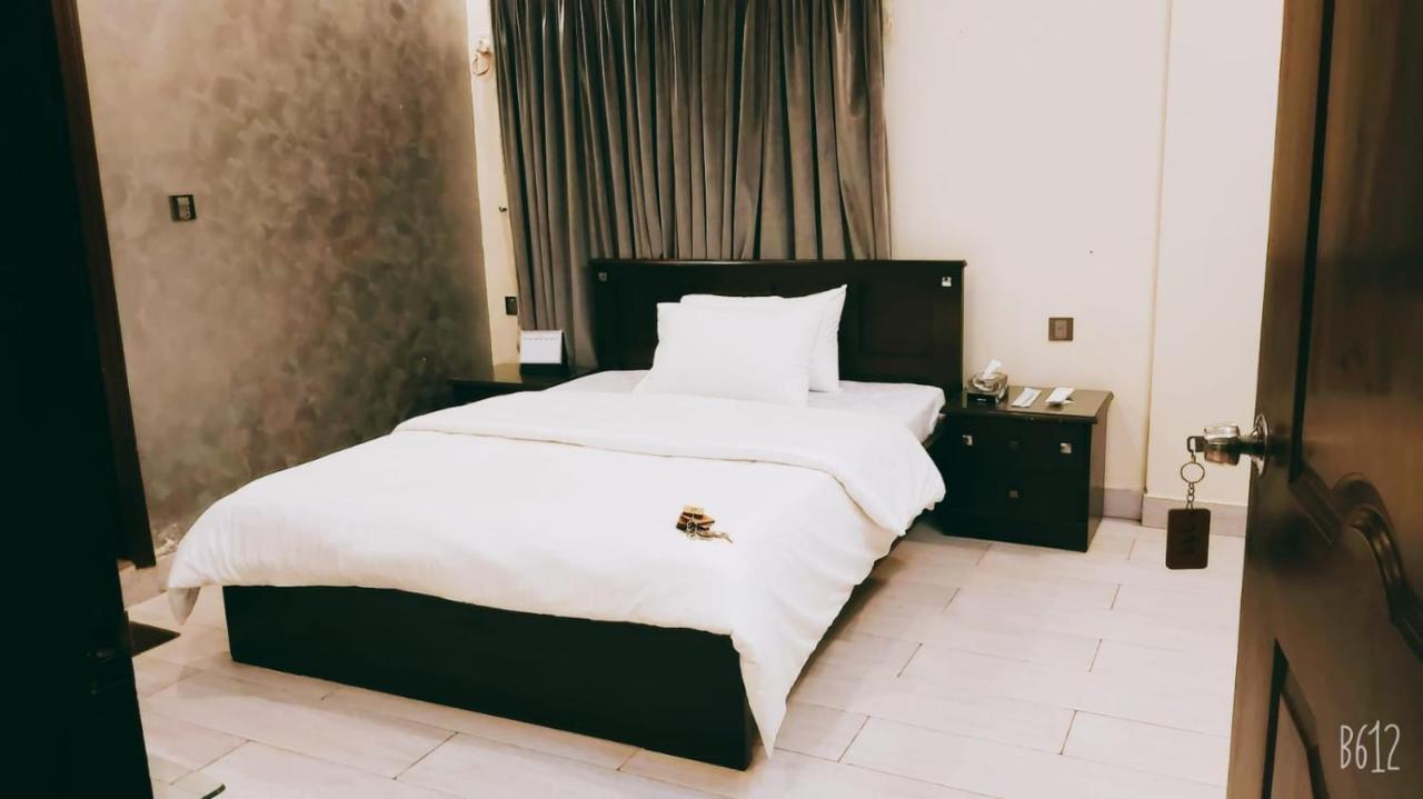 Elet Business Hotel การาจี ภายนอก รูปภาพ