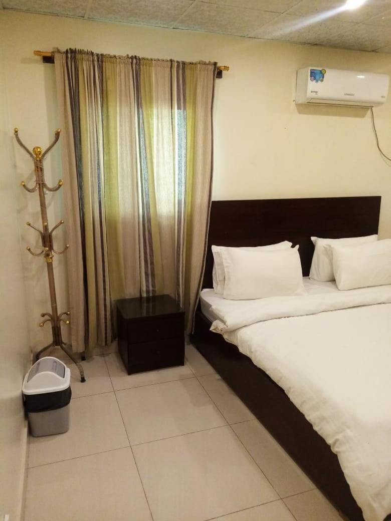 Elet Business Hotel การาจี ภายนอก รูปภาพ
